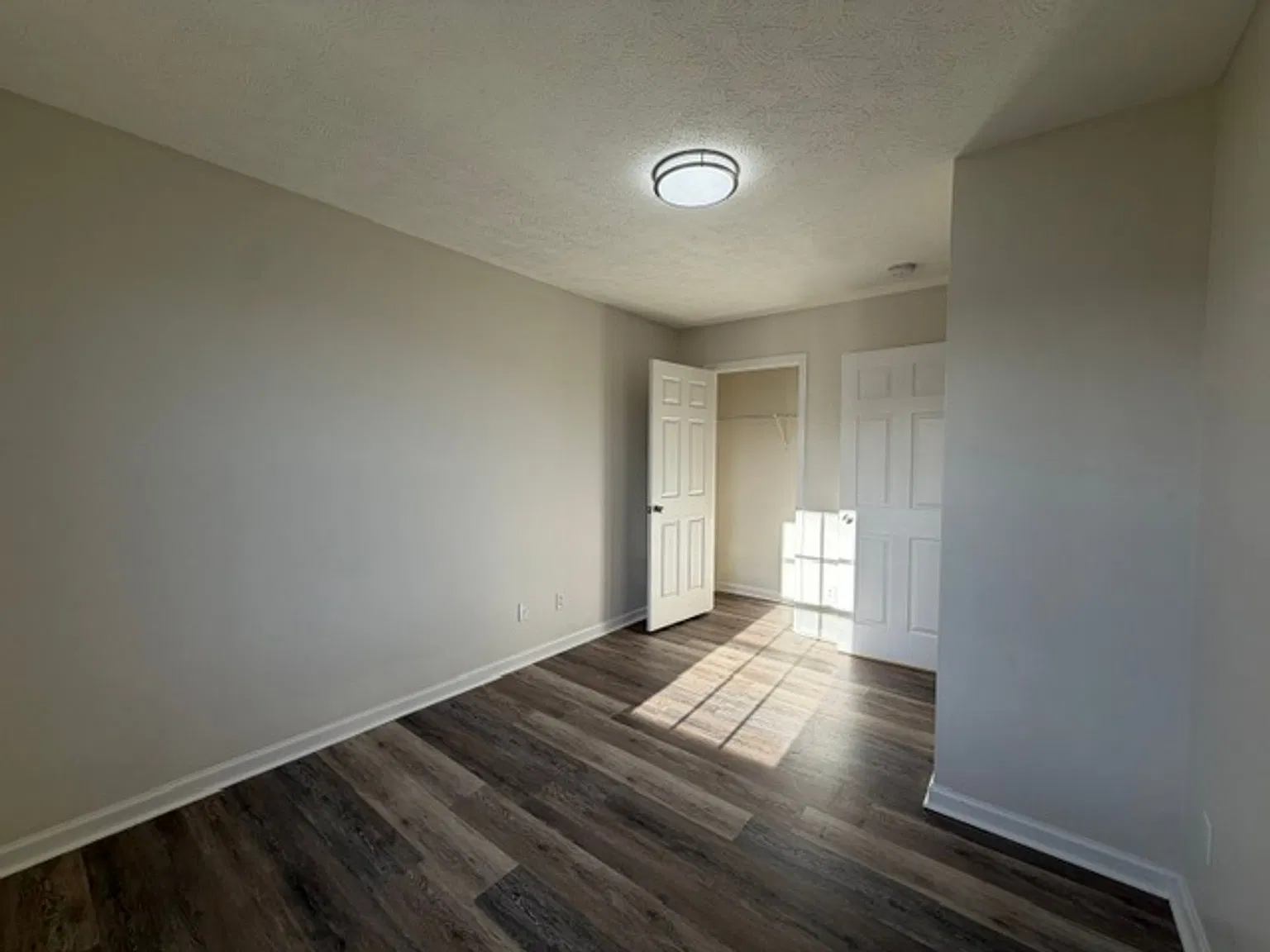 Modern Duplex Living in a Quiet Lawrenceburg Cul-de-Sac — Photo 2
