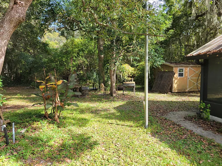 806 Osborne St — Photo 12