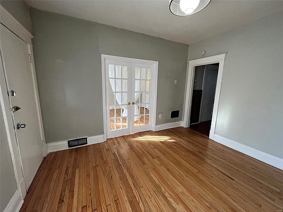5th image of 3931 Schiller Pl