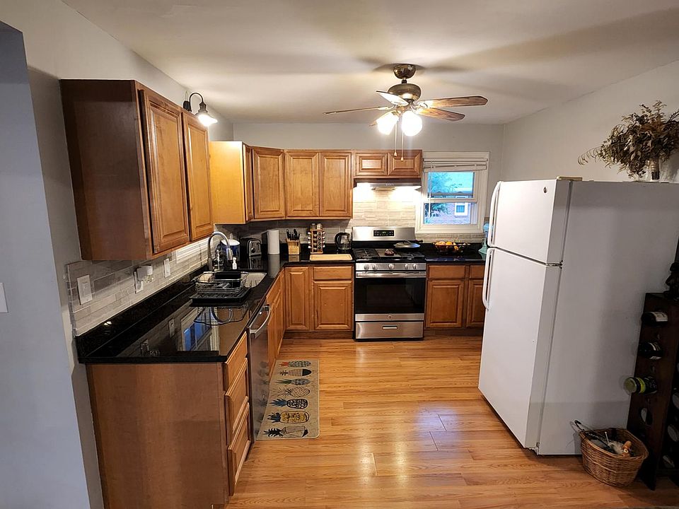 1st image of 3 N Hill Ln
