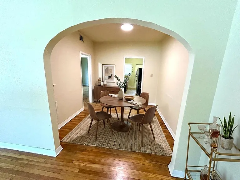 218 E Rosewood Ave — Photo 7