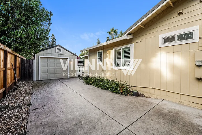 5435 Kenneth Ave — Photo 15