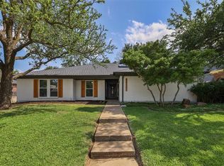 6517 Lake Side Cir, North Richland Hills, TX 76180