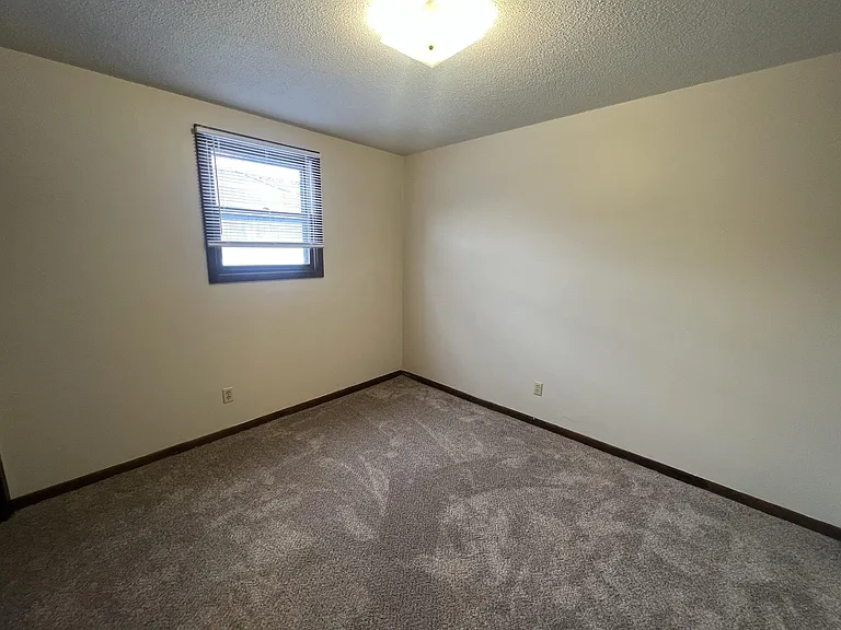 340 S Birchwood Dr #D — Photo 10