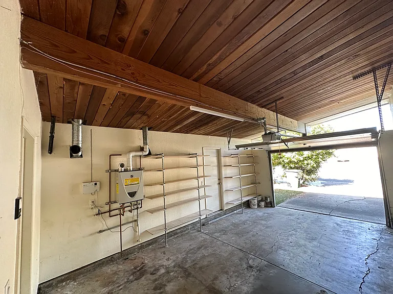 834 Miller Ave — Photo 13