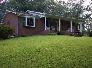 135 Laurel St, Mount Airy, NC 27030