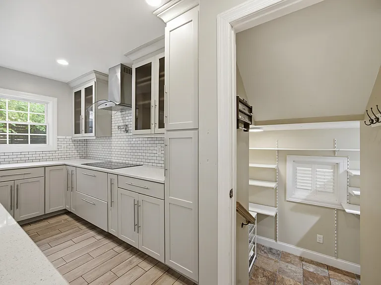1 Fairhills Dr — Photo 6