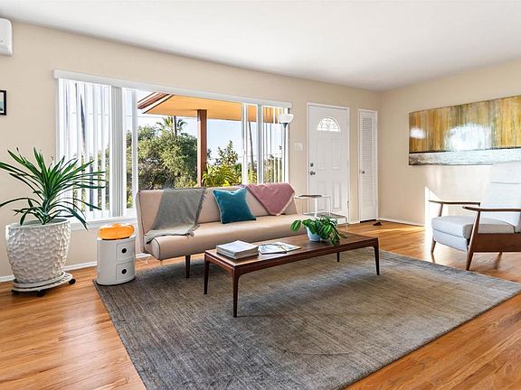 2nd image of 471 Palm Dr