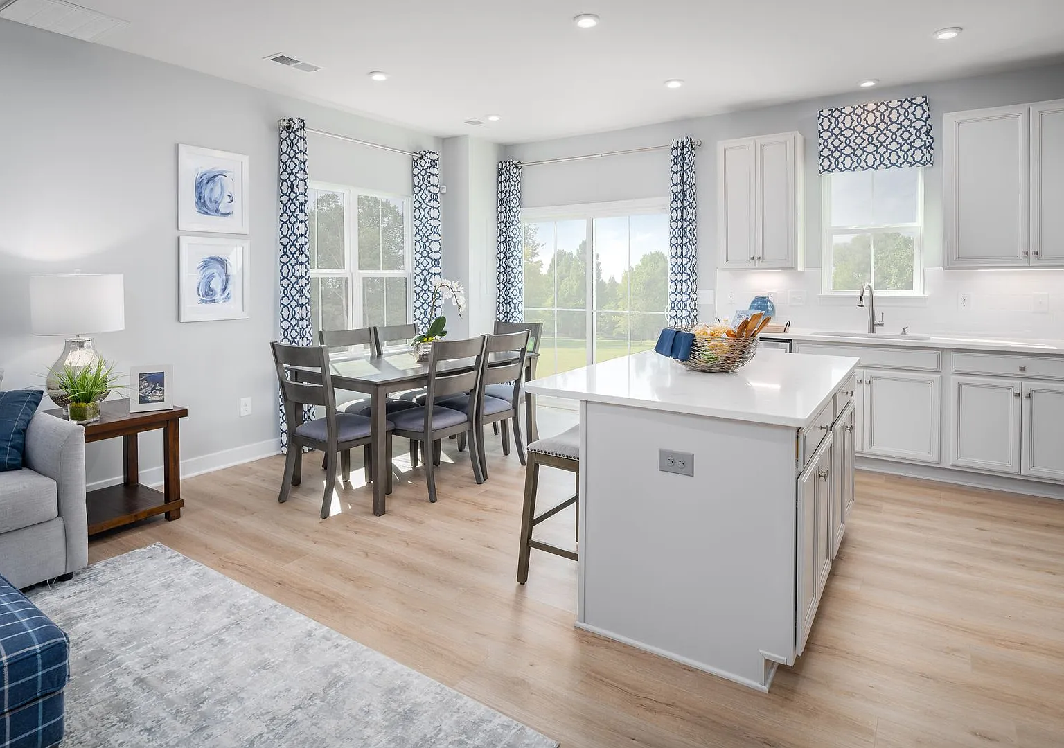 3 Bedroom, 2.5 Bathroom Townhome in Crescent Cove - Summerville — Photo 3
