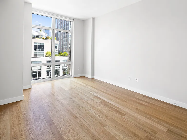 555 W 59th St #10B — Photo 11