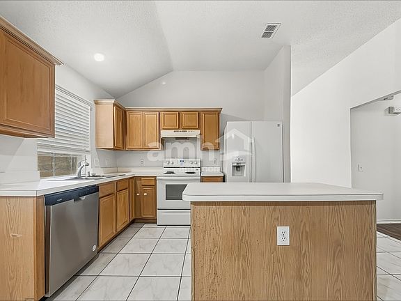 3rd image of 8520 Auburn Dr