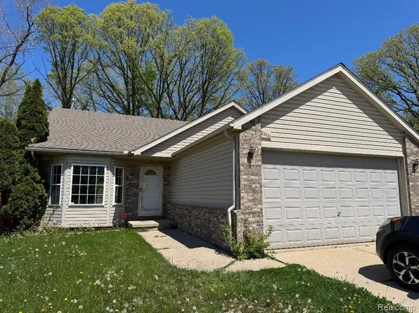 22031 Laurel St, Clinton Township, MI 48035