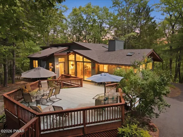 206 Canoebrook Dr, Hawley, PA 18428
