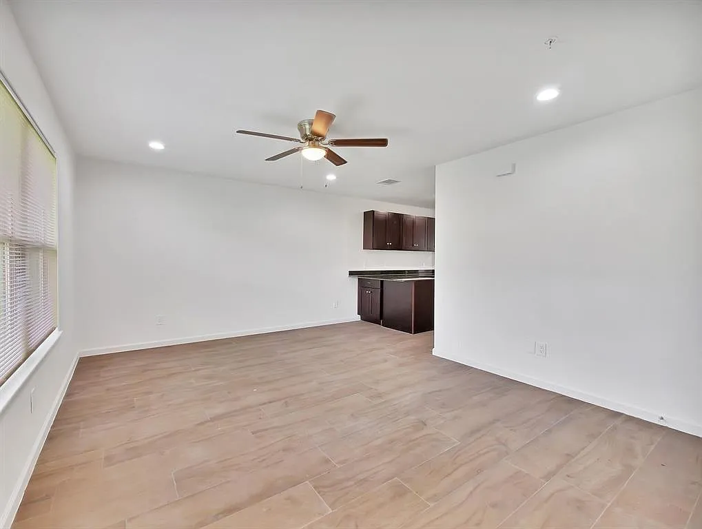 4 bed, 2.5 bath, 1443 sqft, $1,600 — Photo 3