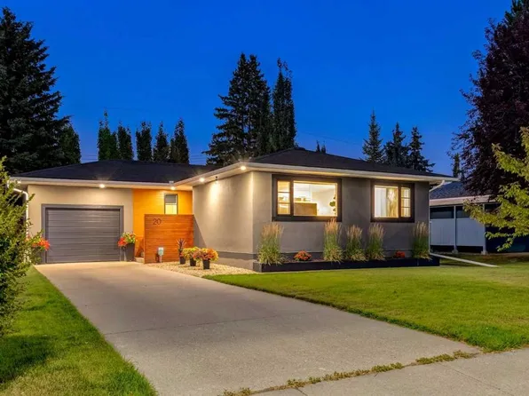 20 Gainsborough Dr SW, Calgary, AB T3E 4W7
