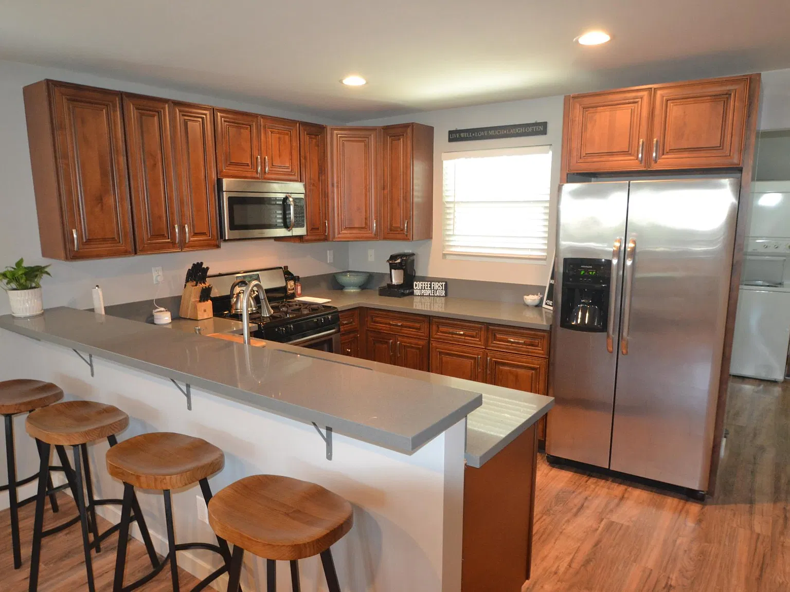 2 bed, 1000 sqft, $3,300 — Photo 4
