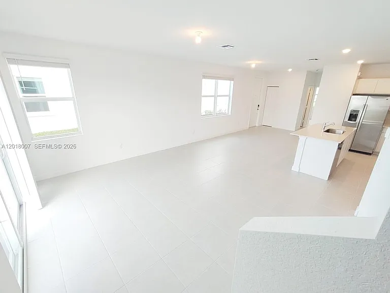 535 SE Rivergrass St #535 — Photo 8