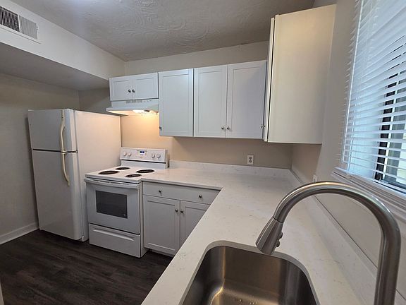 4th image of 1260 Fieldstone Rd APT D