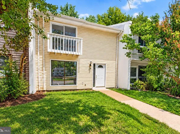 28 Wedgedale Dr, Sterling, VA 20164