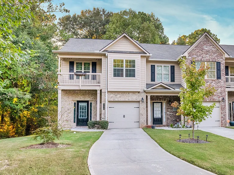 2570 Castellan Dr — Photo 6