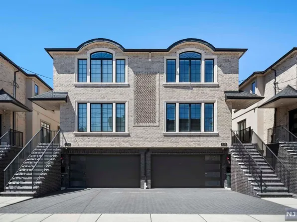 227 12th St, Palisades Park, NJ 07650