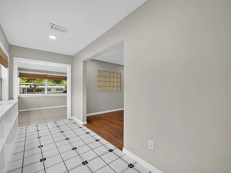 2732 Newark Way — Photo 9