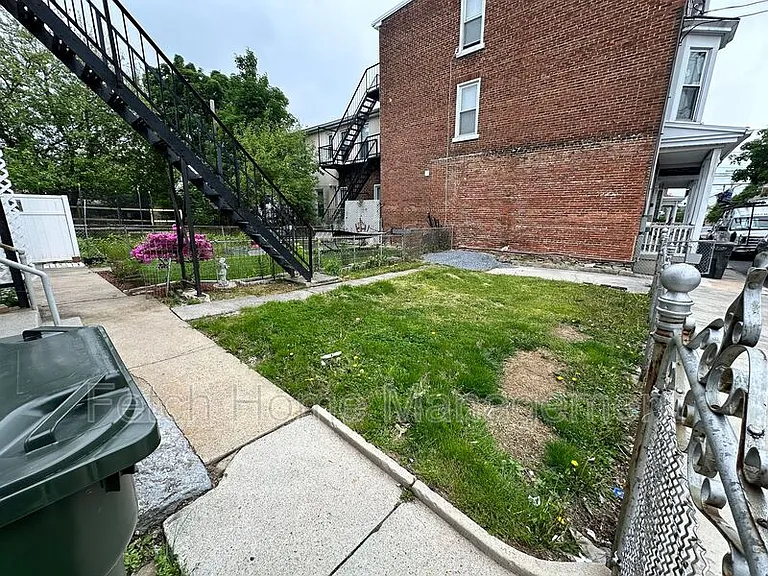 701 Walnut St #1 — Photo 10