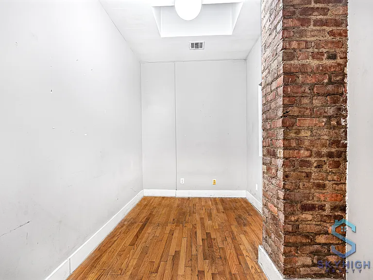 124 Manhattan Ave #1R — Photo 15