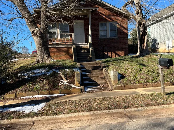 150 Woodlawn Dr, Statesville, NC 28677