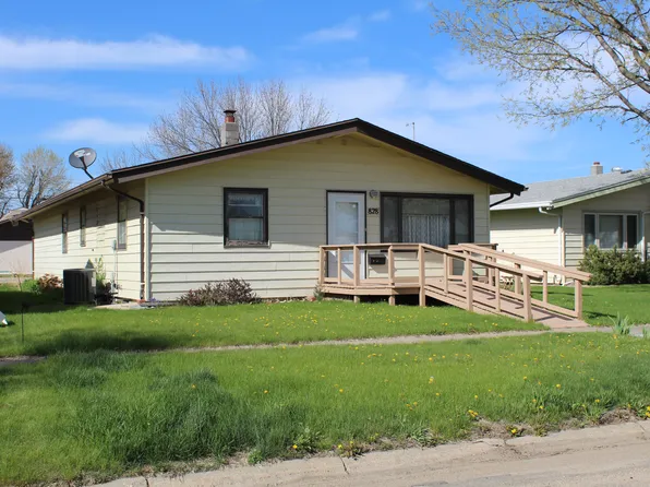 828 E 1st St, Ainsworth, NE 69210