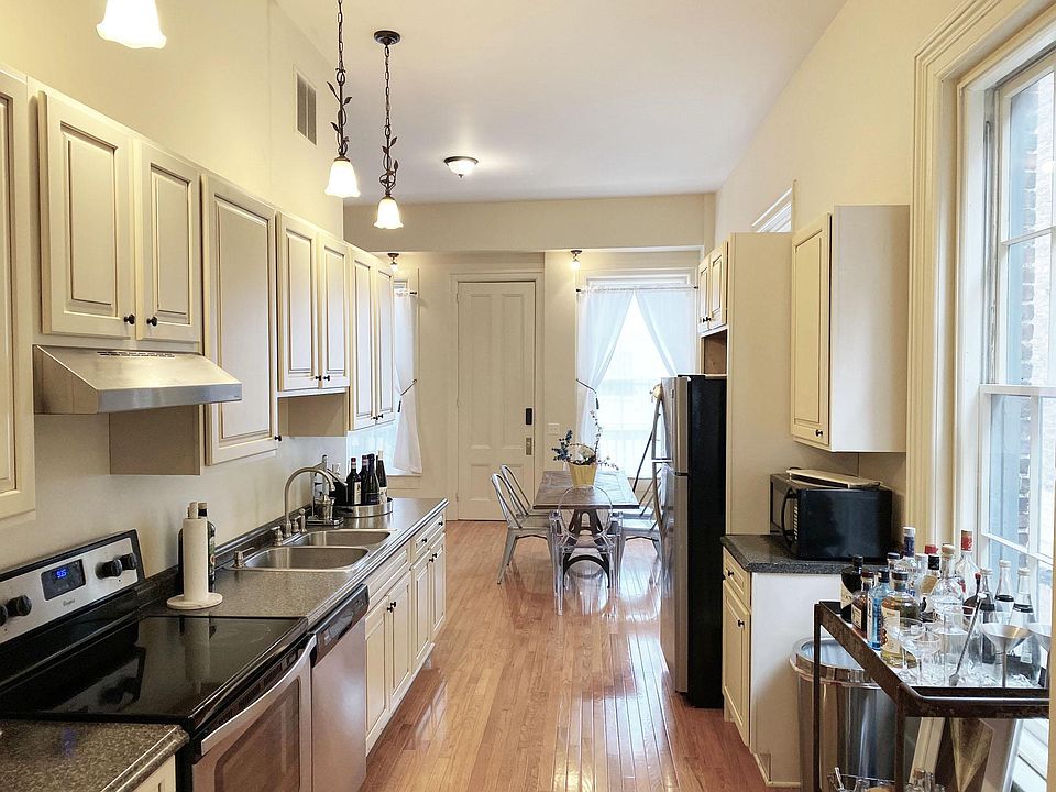 1st image of 35 Lake St