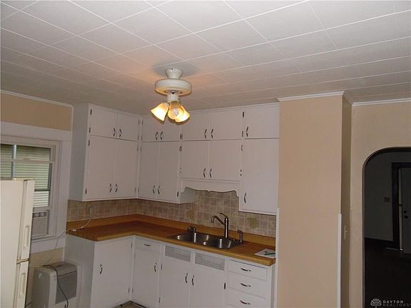 4th image of 410 Williams St