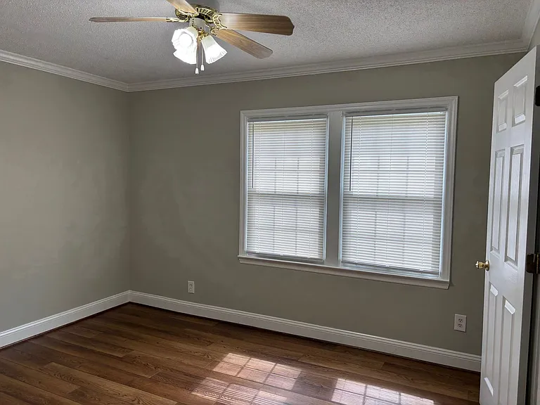 495 York St — Photo 15