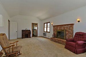 3rd image of 5232 Townsend Ave