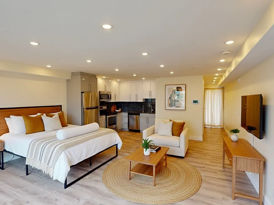 1028 Commonwealth Ave #211