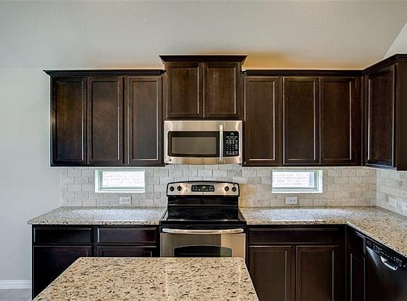 5th image of 1609 Medina Ln
