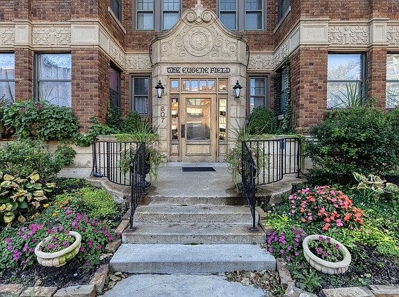 2nd image of 801 W 48th St #501
