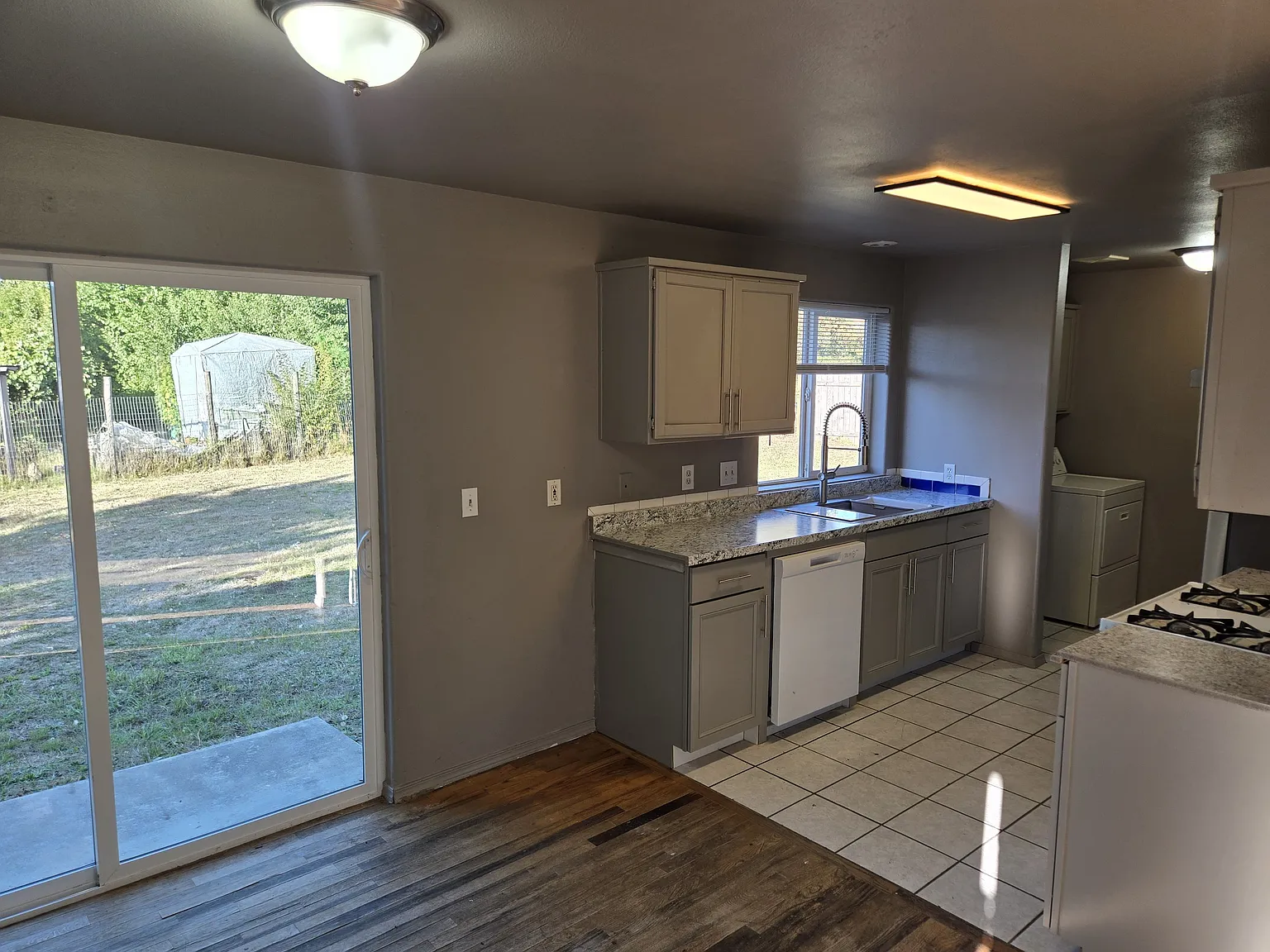 3 bed, $1,999 — Photo 2