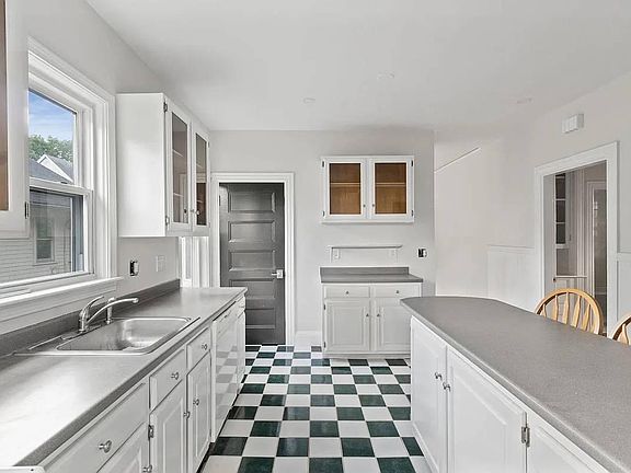 4th image of 17 Belair Ave Floor 2