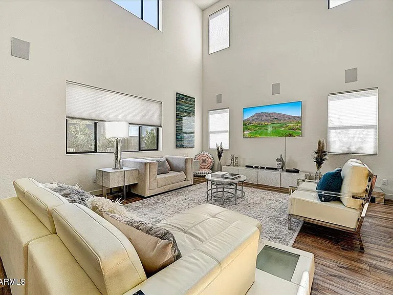 829 E Monte Way — Photo 3