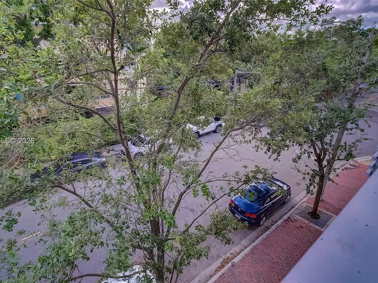 3339 Virginia St #323 — Photo 25