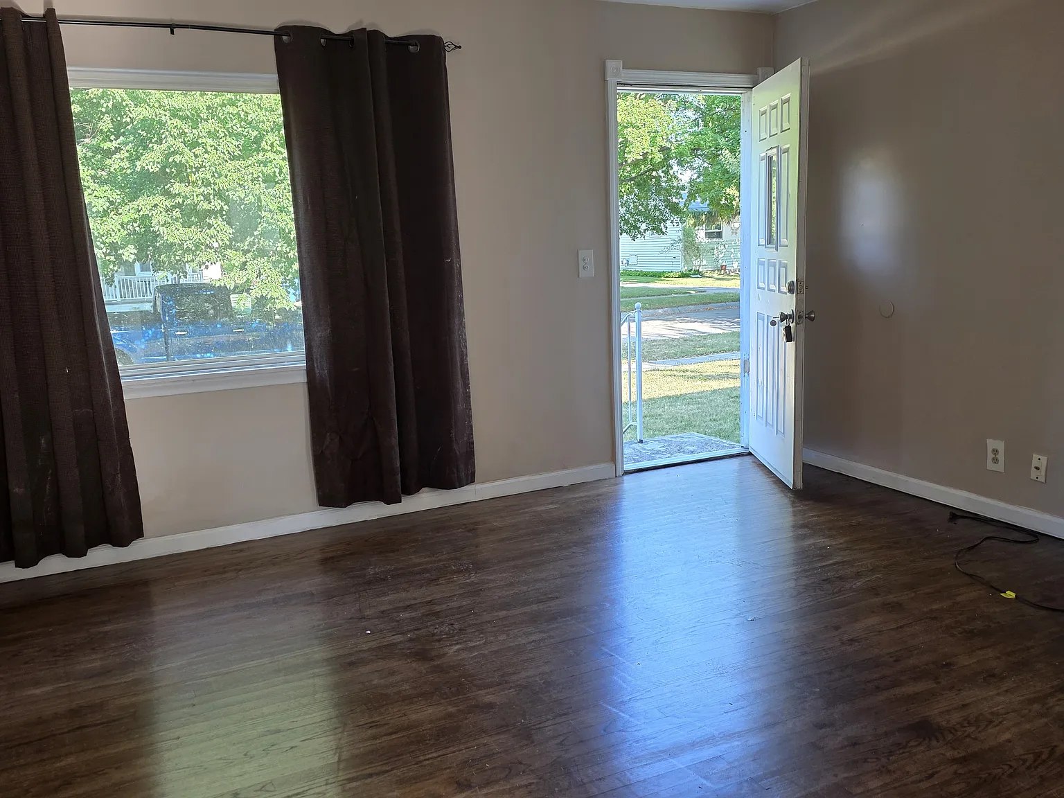 3 bed, 988 sqft, $1,600 — Photo 4