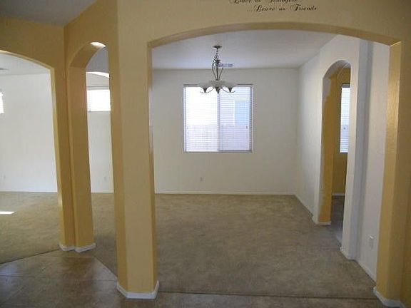 3rd image of 1067 E Pasture Canyon Dr