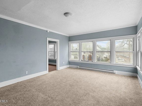 5th image of 1752 Arlington Ave #1