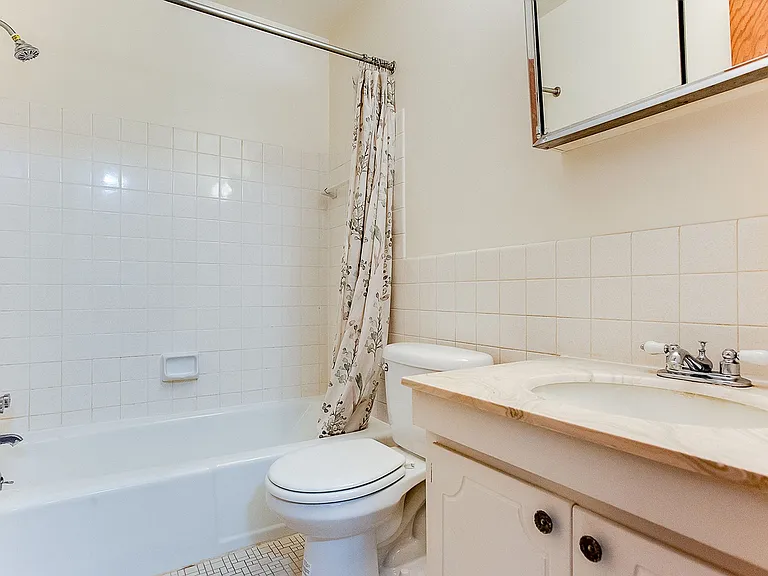 Cambridge Court Apartments — Photo 5