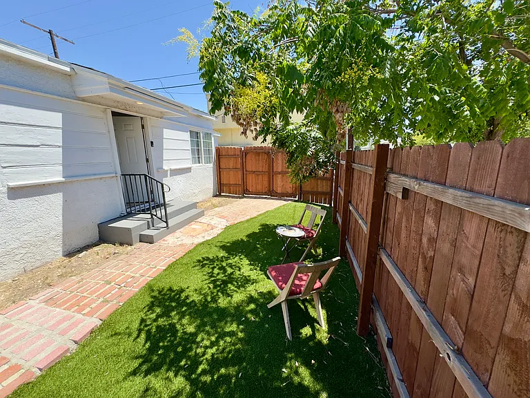 13845 Moorpark St — Photo 36