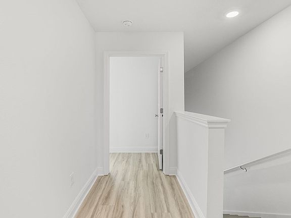 5th image of 305 Salt Creek Ln