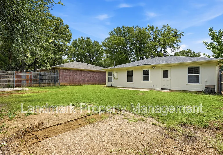 1122 Hidden Creek Dr — Photo 23