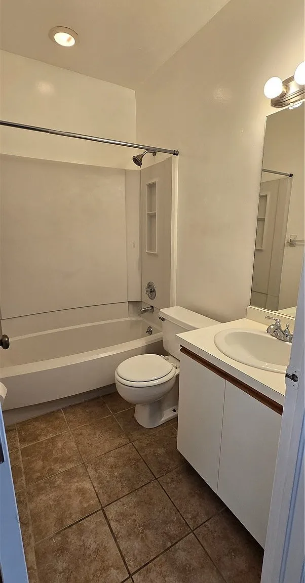 1 bed, 1.0 bath, 448 sqft, $900 — Photo 4