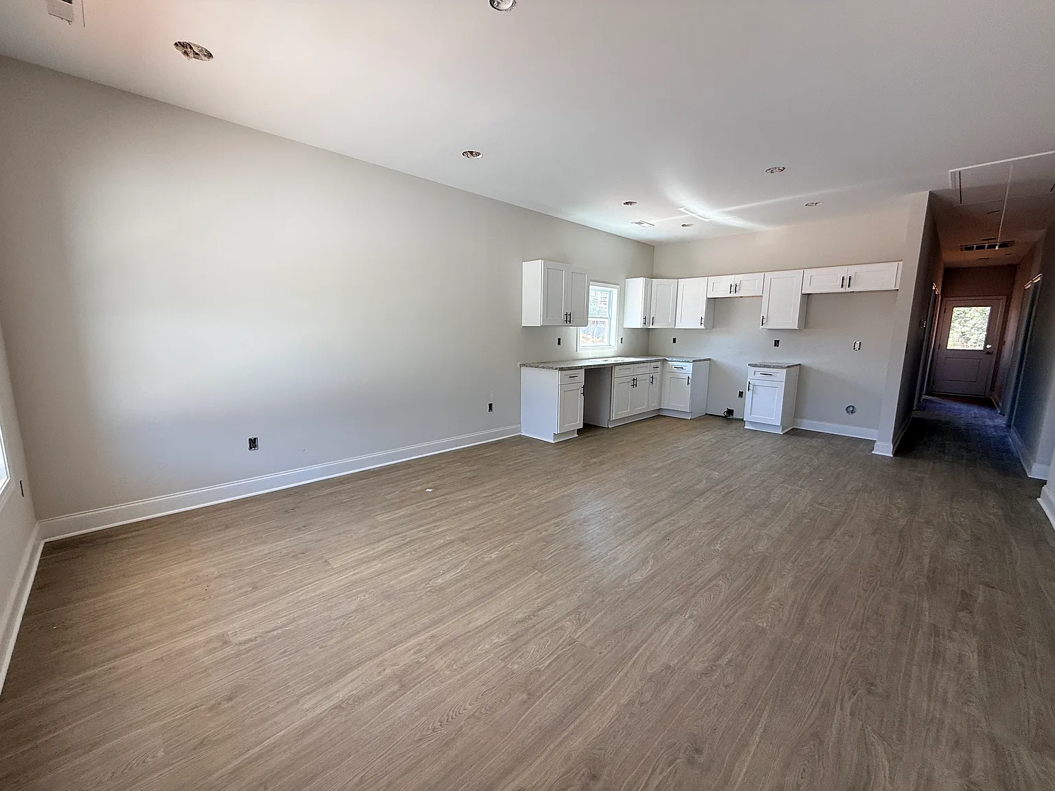 3 bed, 1200 sqft, $1,650 — Photo 4